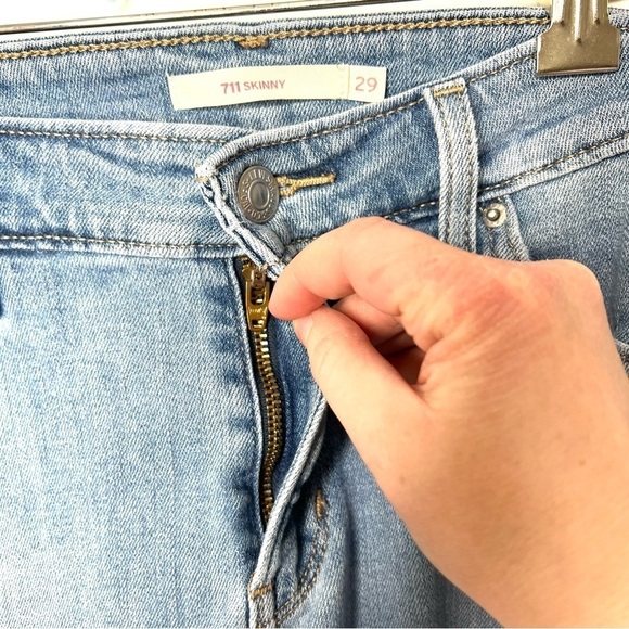 Levi’s 711 Skinny Embellished Lightning Bolt Star Light Wash Jeans Size 29 - Picture 7 of 17